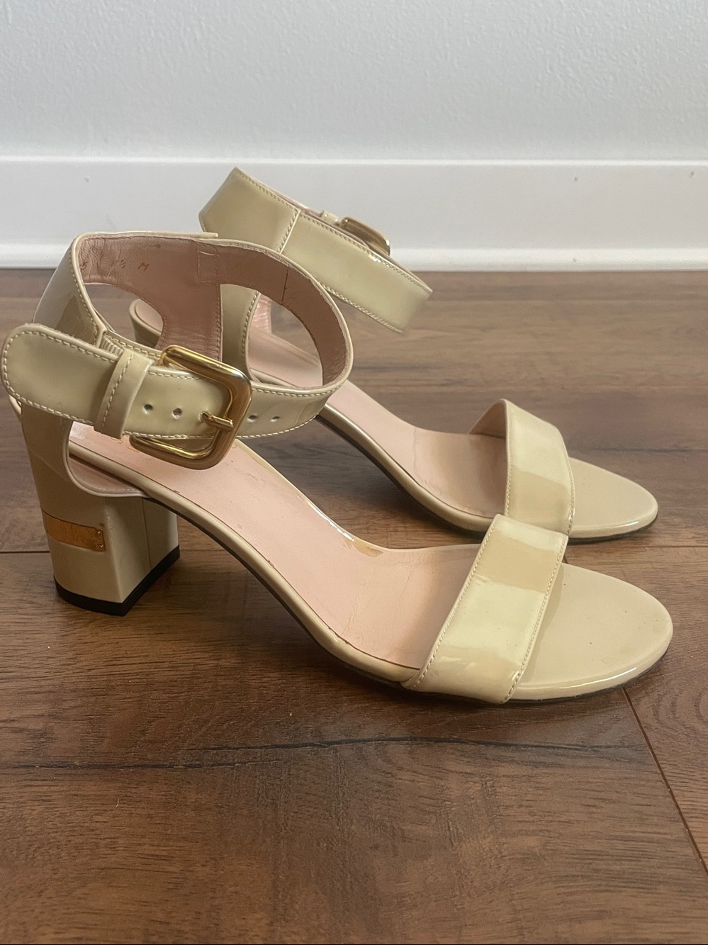 Stuart Weitzman Patent Leather Sandal Size 8.5 M